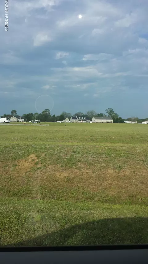 2297 Blackhawk Dr, Farmville, NC 27828