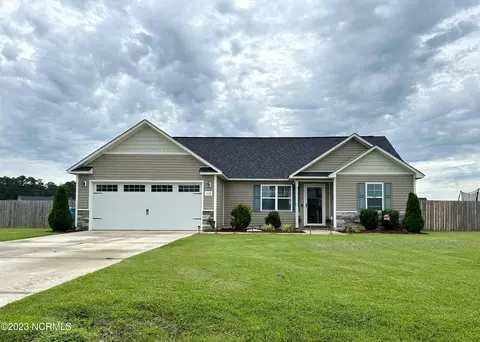 112 Woodwater Dr, Richlands, NC 28574