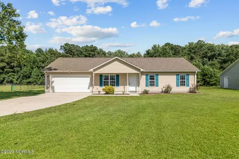 99 Meadow Farms Rd, Richlands, NC 28574