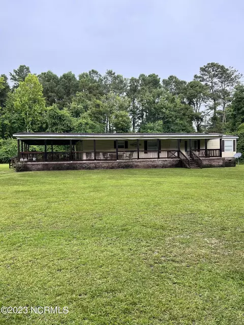 220 Batchelor Rd, Richlands, NC 28574