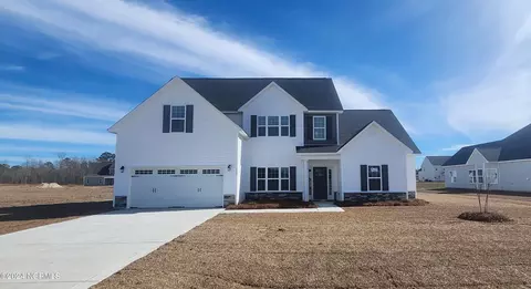 2027 Sharpnose St, New Bern, NC 28562