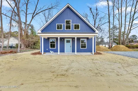 106 W Drane St, Burgaw, NC 28425