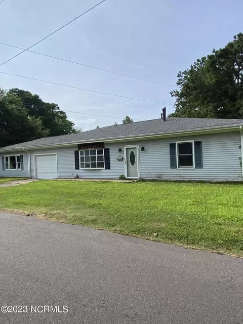 302 E King St, Edenton, NC 27932