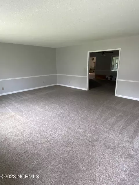 302 E King St, Edenton, NC 27932 photo 2