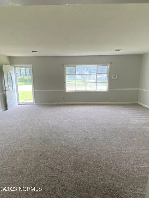 302 E King St, Edenton, NC 27932 photo 3