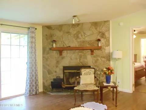 562 Riggs Rd, Hubert, NC 28539 photo 5