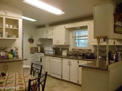 562 Riggs Rd, Hubert, NC 28539 photo 9