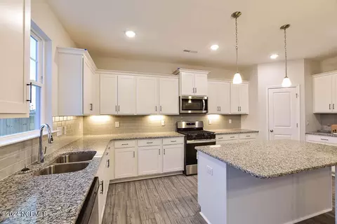 1106 Terraces Ln, Hampstead, NC 28443 photo 9
