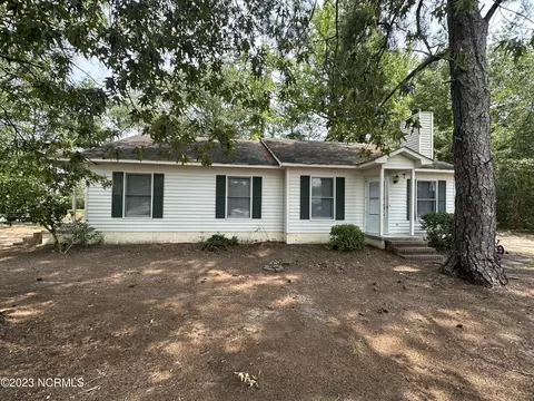 321 Mclean St, Laurinburg, NC 28352