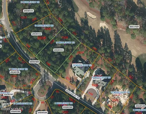 16 Middlebury Rd, Pinehurst, NC 28374
