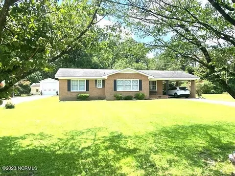 207 Lake Pines Dr, La Grange, NC 28551