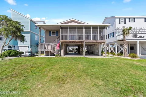 121 Charlotte St, Holden Beach, NC 28462