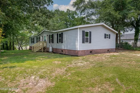 608 Landing Ct, Hampstead, NC 28443 photo 2