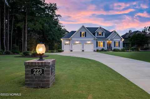 223 E Winding Way, Wallace, NC 28466