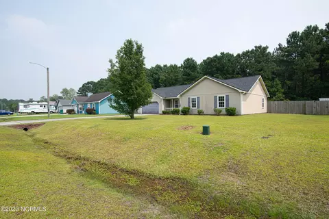 127 Daphne Dr, Hubert, NC 28539 photo 2