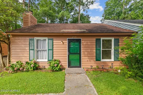 210 Village Dr, Jacksonville, NC 28546