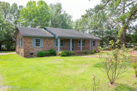 96 N White Lake Ave, Garland, NC 28441
