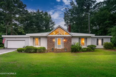 7036 River Rd, Washington, NC 27889