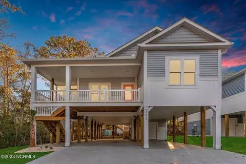 225 NE 55th St, Oak Island, NC 28465