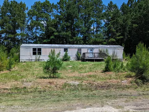 102 Branch Dr, Burgaw, NC 28425