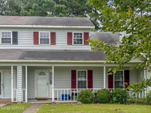 776 Pinewood Dr, Jacksonville, NC 28546