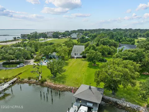 405 Tennessee Ave, Morehead City, NC 28557