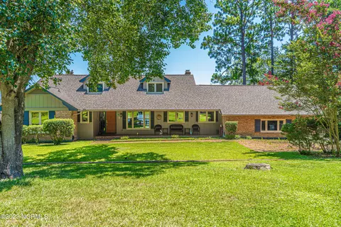 216 Pine Ridge Dr, Whispering Pines, NC 28327
