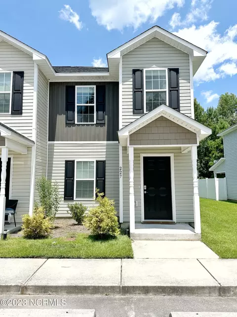 227 E Murrow Ln, Jacksonville, NC 28546