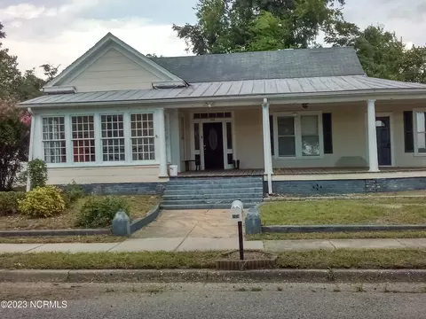 208 Henderson St, Hamlet, NC 28345 photo 2