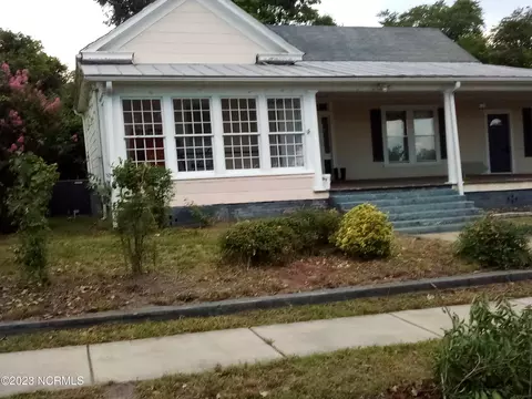 208 Henderson St, Hamlet, NC 28345 photo 3