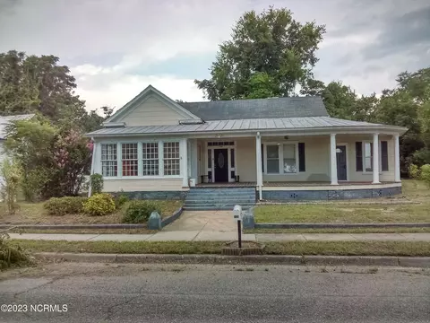 208 Henderson St, Hamlet, NC 28345