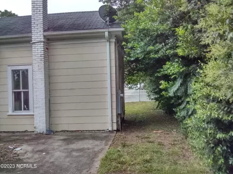 208 Henderson St, Hamlet, NC 28345 photo 9