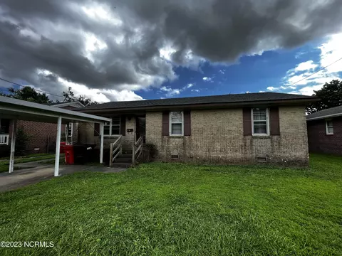 905 Mcpherson St, Elizabeth City, NC 27909