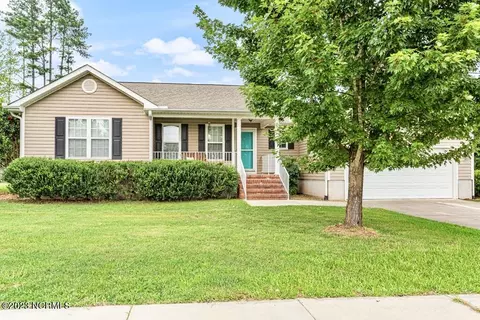 232 Savannah Garden Dr, Carthage, NC 28327