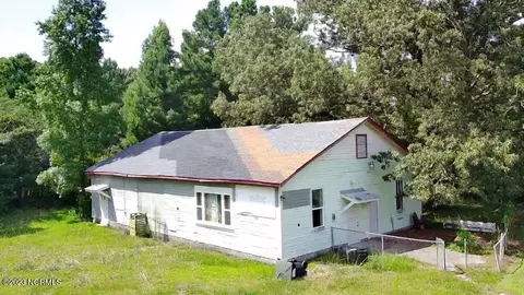 620 N Teachey Rd, Wallace, NC 28466
