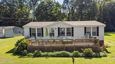 451 Pansy Dr, Blounts Creek, NC 27814