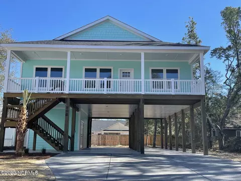 108 SW 12th St, Oak Island, NC 28465