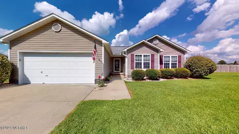 237 Deer Haven Dr, Richlands, NC 28574