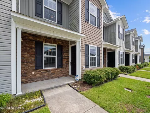 169 Glen Cannon Dr, Jacksonville, NC 28546