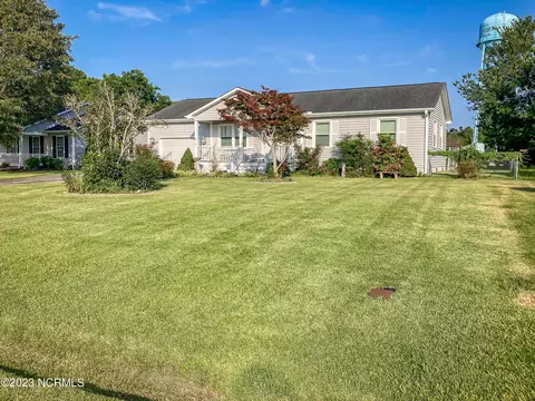 104 Mashburn Dr, Beaufort, NC 28516