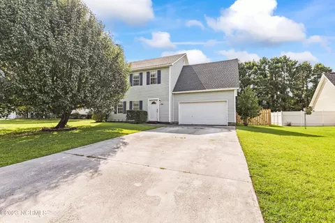 106 Chestnut Ct, Jacksonville, NC 28546
