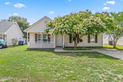 139 NE 9th St, Oak Island, NC 28465