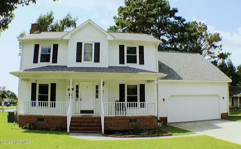 112 Windy Bluff Ct, Jacksonville, NC 28540