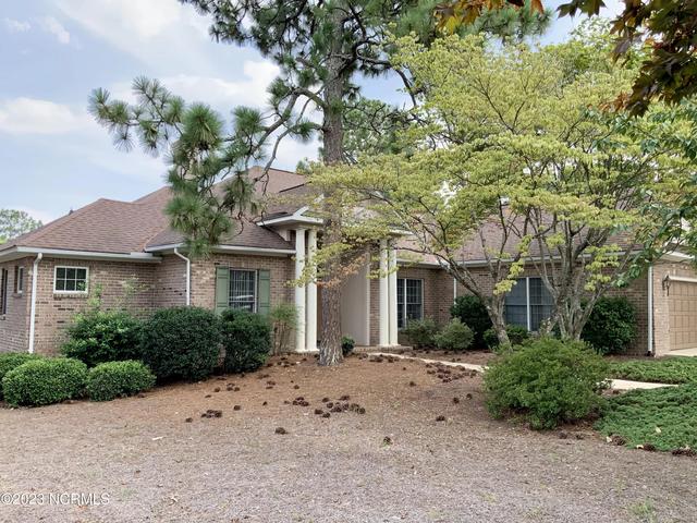 59 Paddock Ln, Southern Pines, NC 28387