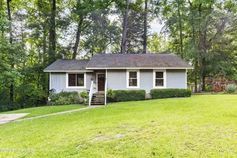 208 Autumn Cir, Jacksonville, NC 28540