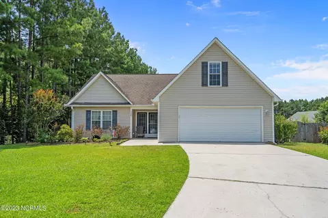 208 Larchmont Ct, Burgaw, NC 28425