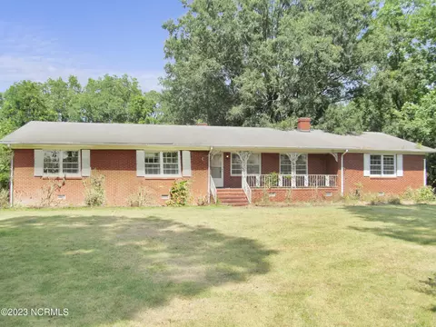 309 E Kornegay St, Dover, NC 28526