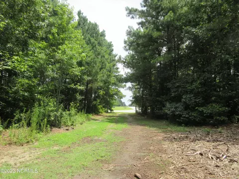 138 Lloyds Ln, Aydlett, NC 27916