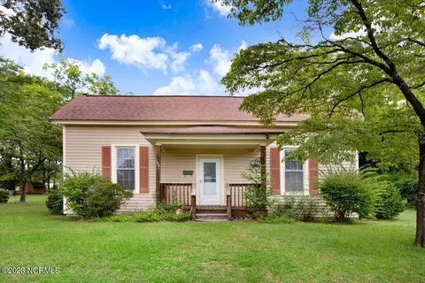 304 W Railroad St, La Grange, NC 28551