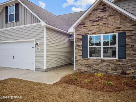 705 W Warner Ct, Hubert, NC 28539 photo 2